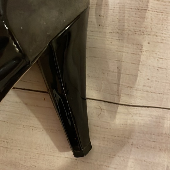 EUC Franco Sarto vintage gray suede and black patent heels​​​​ - Picture 6 of 6
